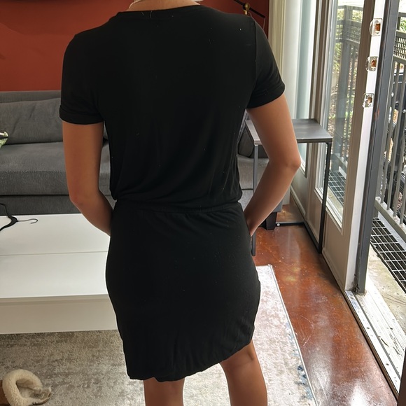 32 degrees black dress, really comfy. - Picture 4 of 4